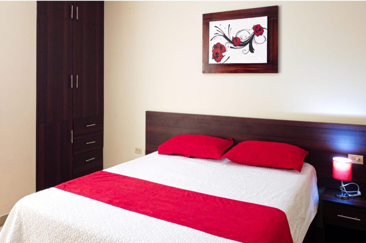 Hotel Pikeiro Blue Манта Екстериор снимка