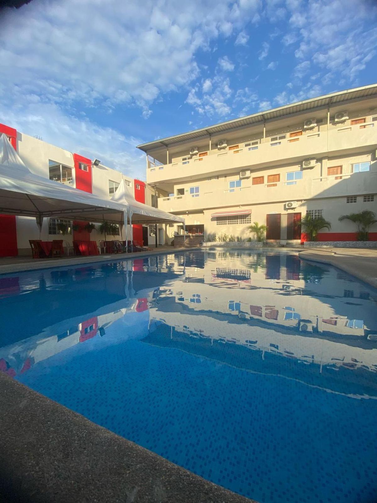 Hotel Pikeiro Blue Манта Екстериор снимка