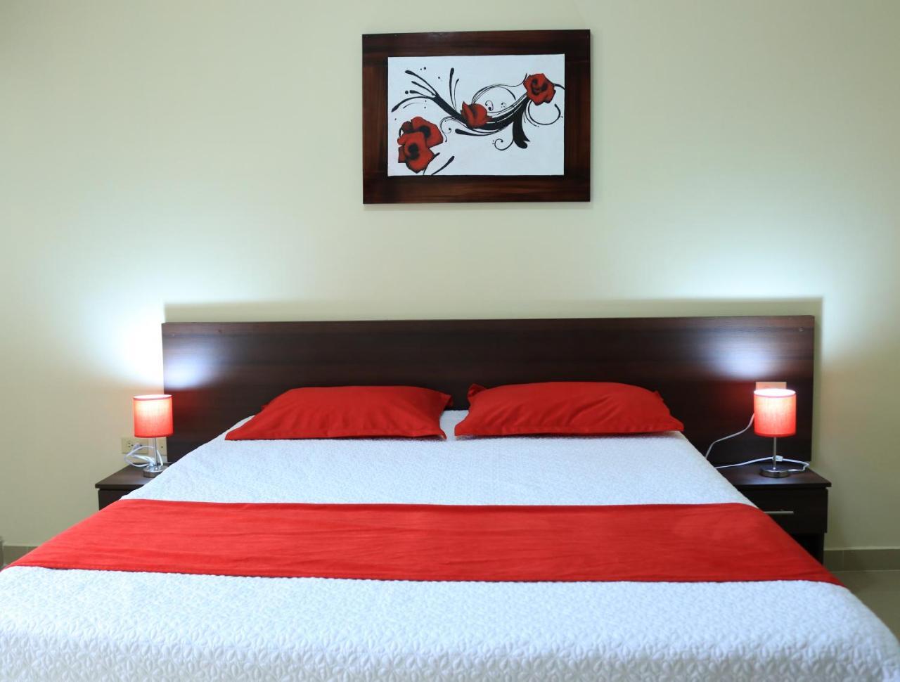 Hotel Pikeiro Blue Манта Екстериор снимка