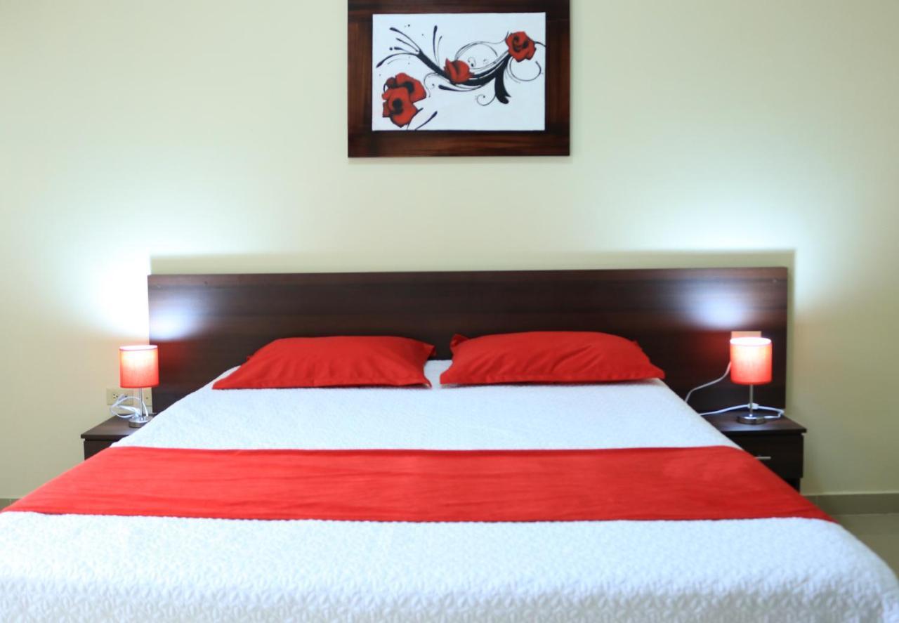 Hotel Pikeiro Blue Манта Екстериор снимка