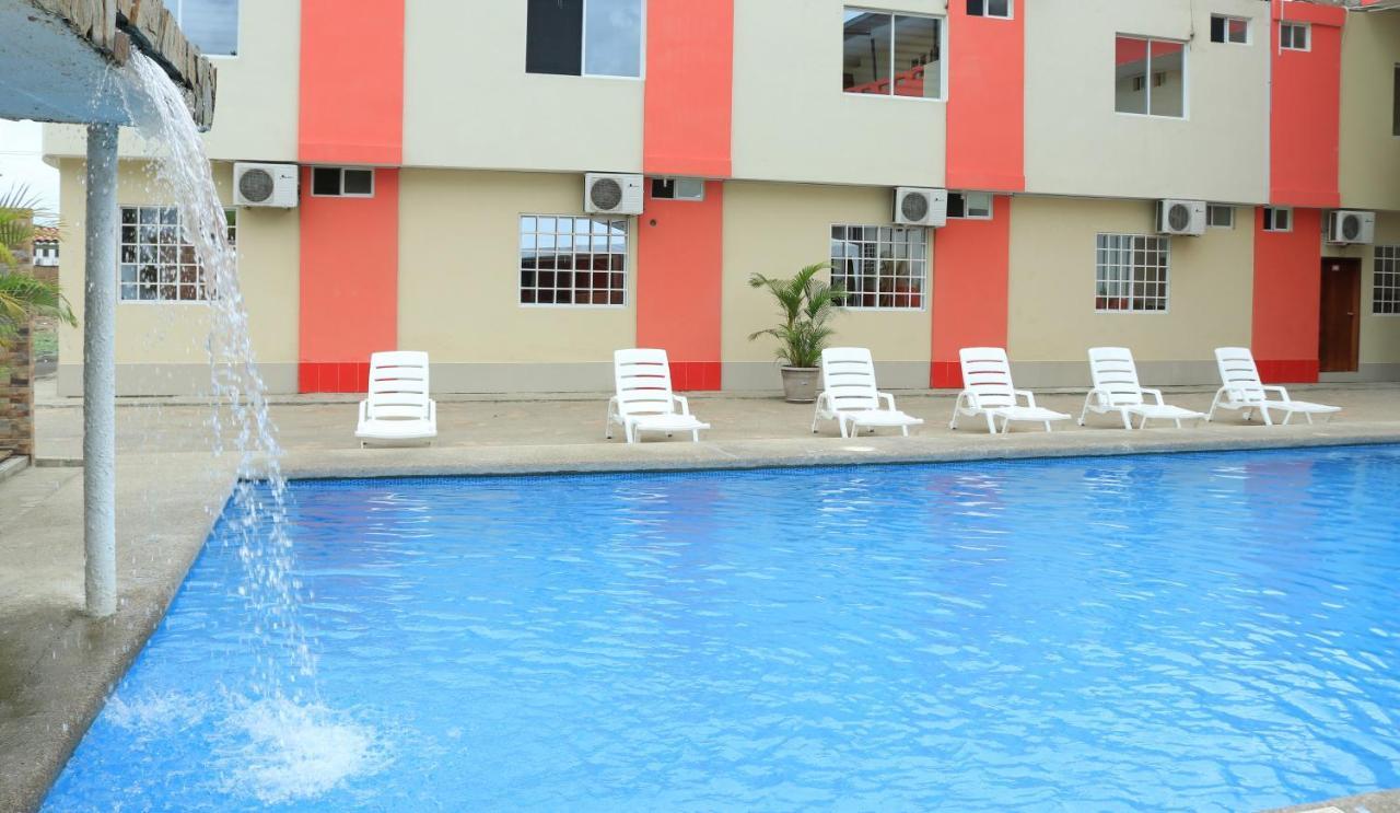 Hotel Pikeiro Blue Манта Екстериор снимка