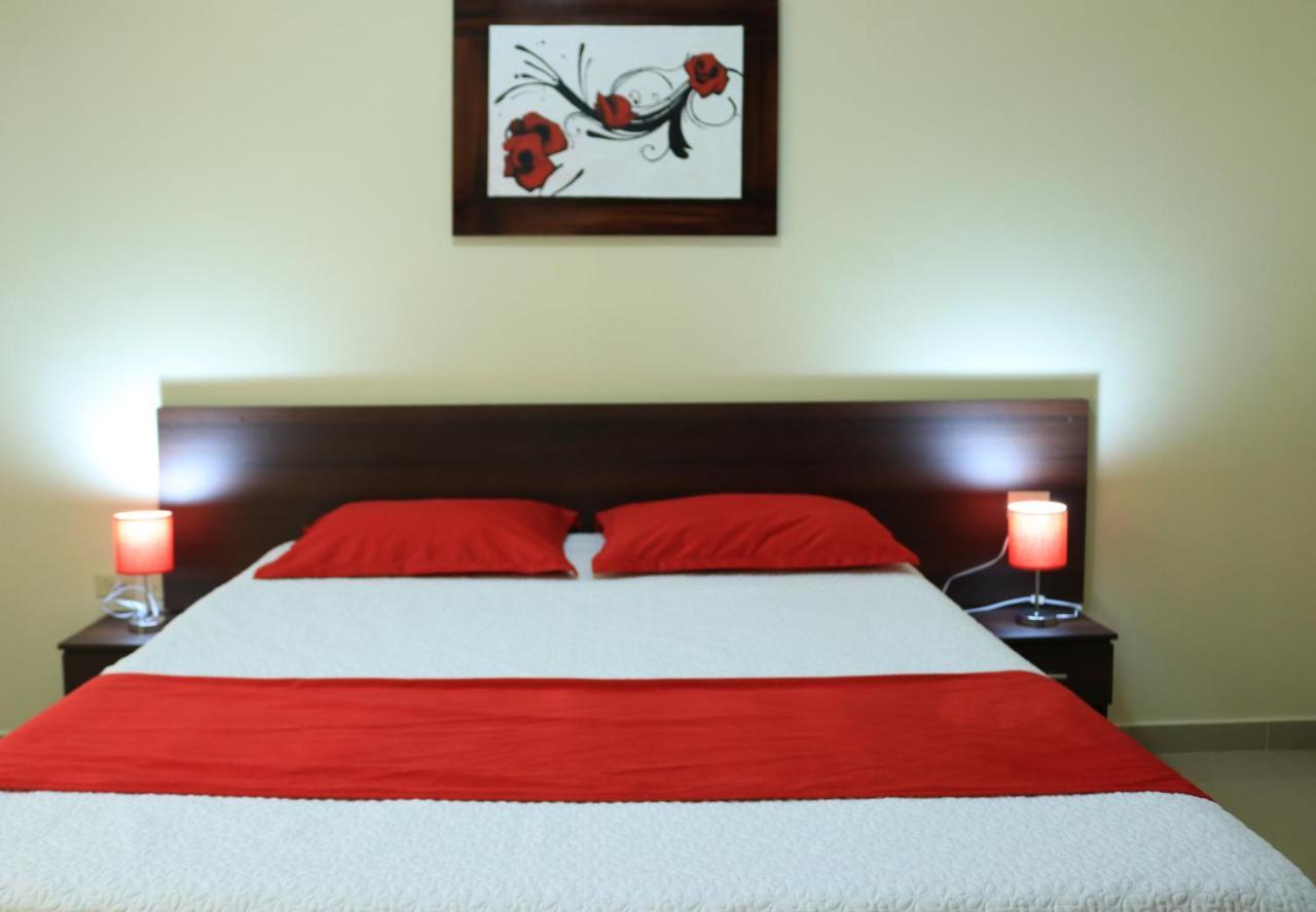 Hotel Pikeiro Blue Манта Екстериор снимка
